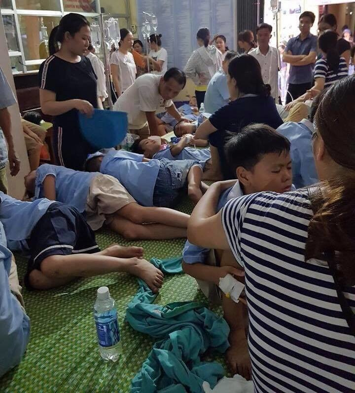 Y bác sĩ và gia đình tích cực điều trị cho các em. Y bác sĩ và gia đình tích cực điều trị cho các em.
