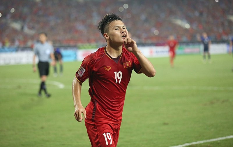 Quang Hải trở thành cầu thủ xuất sắc nhất AFF Cup 2018. (Ảnh: Zing.vn)
