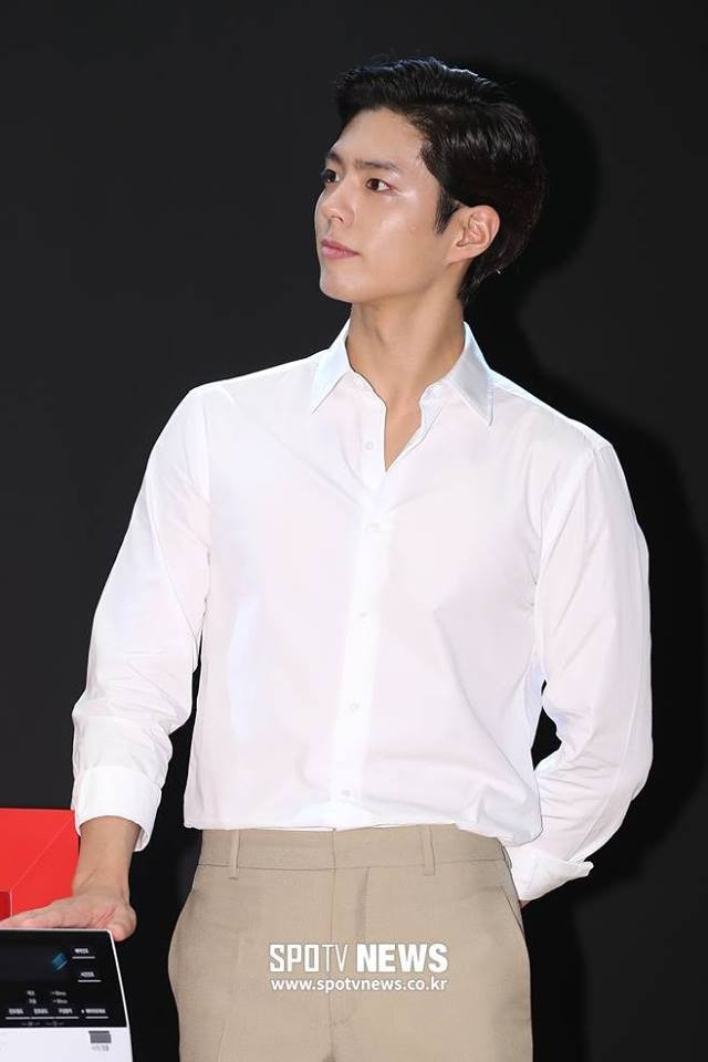 Cuối cùng thì Park Bo Gum cũng chịu nghe fan mà chia tay kiểu tóc bổ luống ảnh 3 Cuối cùng thì Park Bo Gum cũng chịu nghe fan mà chia tay kiểu tóc bổ luống ảnh 3