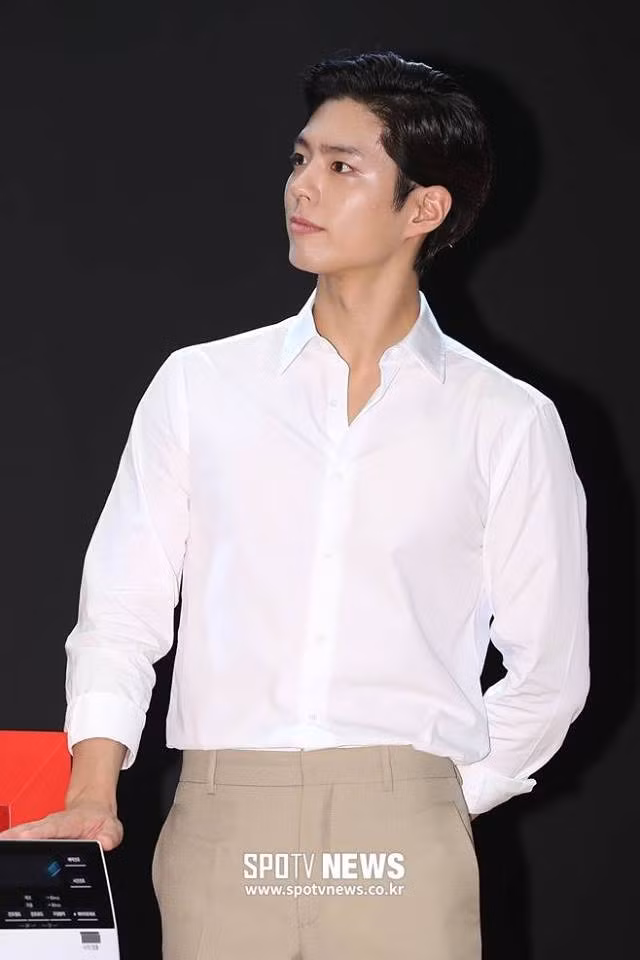 Cuối cùng thì Park Bo Gum cũng chịu nghe fan mà chia tay kiểu tóc bổ luống ảnh 3