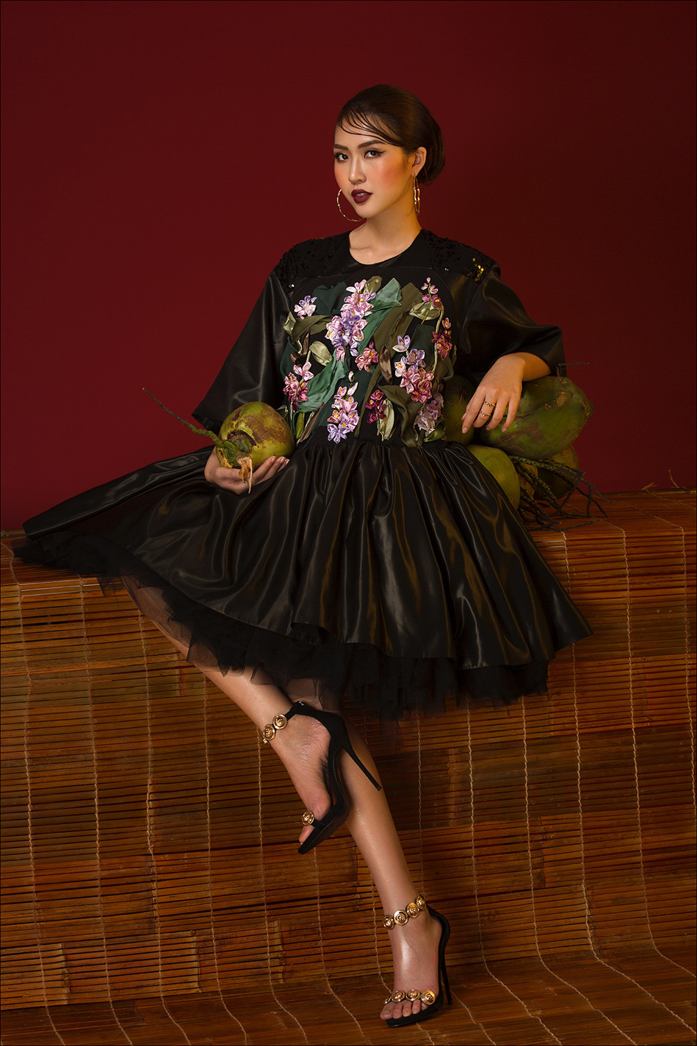 Á quân The Face Tường Linh diện trang phục được thiết kế bởi ca sĩ Junn Đăng Dũng ảnh 2