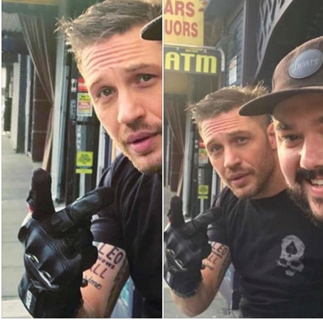 Bức ảnh cho thấy hình xăm “Leo biết tuốt” trên bắp tay của Tom Hardy.