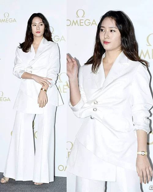 Thời trang dự sự kiện của người đẹp đang trong tình trạng 