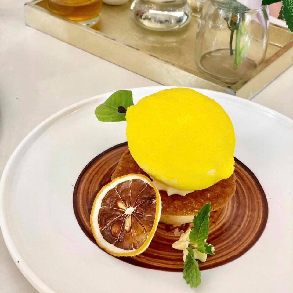 Chanh vàng ăn cùng sốt socola