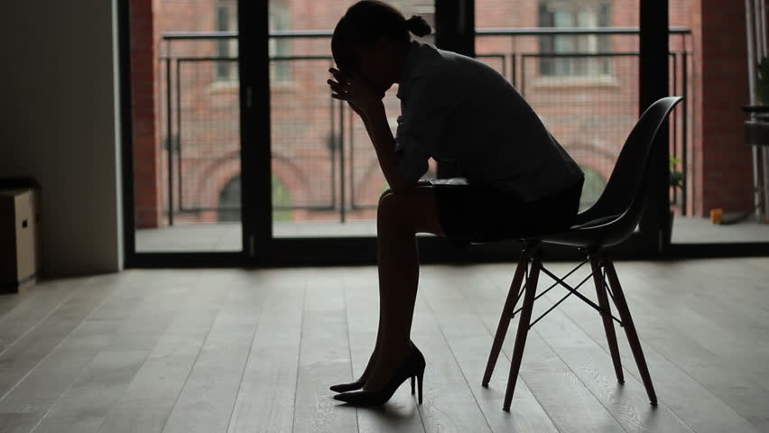 Dù tỉ lệ tự tử vì áp lực công việc đã có dấu hiệu khả quan trong những năm gần đây nhưng vấn đề này vẫn là mối lo lớn của chính phủ Nhật Bản. (Ảnh minh hoạ)