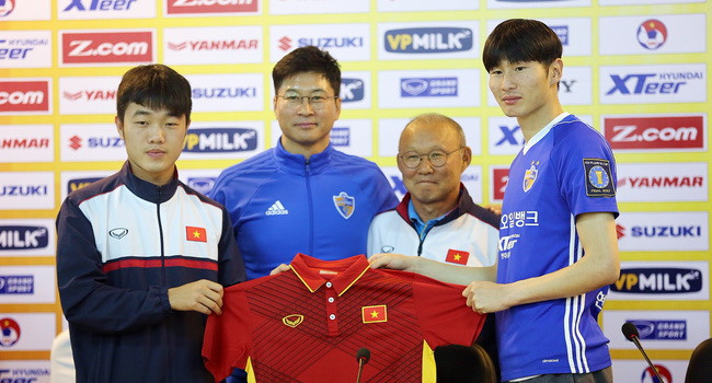 HLV Park Hang-seo kịp trở về Hà Nội, tái ngộ CLB Ulsan nhưng là trong vai trò người quan sát.