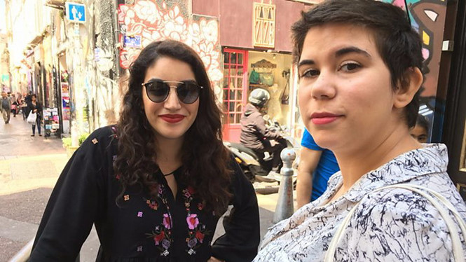 Hai phụ nữ công khai chuyện bị quấy rối nơi công cộng. (ẢNH: CHỤP MÀN HÌNH BBC)