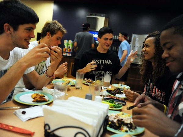 Khi mở rộng tấm lòng, chúng ta sẽ chợt nhận ra rằng ở mỗi người, chúng ta đều có điều gì đó để học.