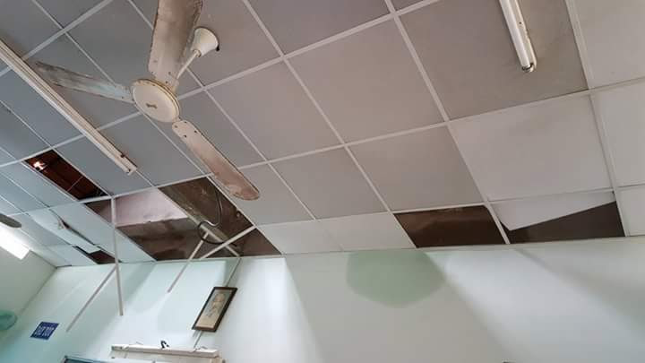 Phòng học trường Trần Quốc Toản (Nha Trang) sập trần.