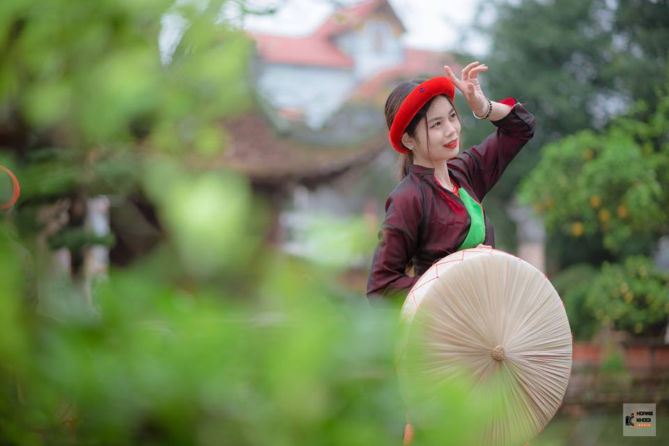 Duyên dáng trong từng tà áo.