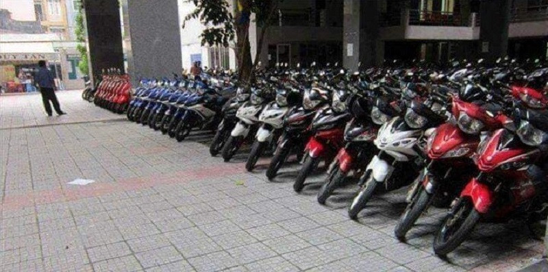 Hàng xe đều tăm tắp như cửa hàng bán xe máy vậy.