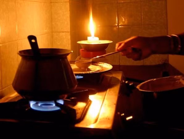 Việc mất điện khiến làm gì cũng khó hơn, nhưng không có nghĩa là không thể làm gì.