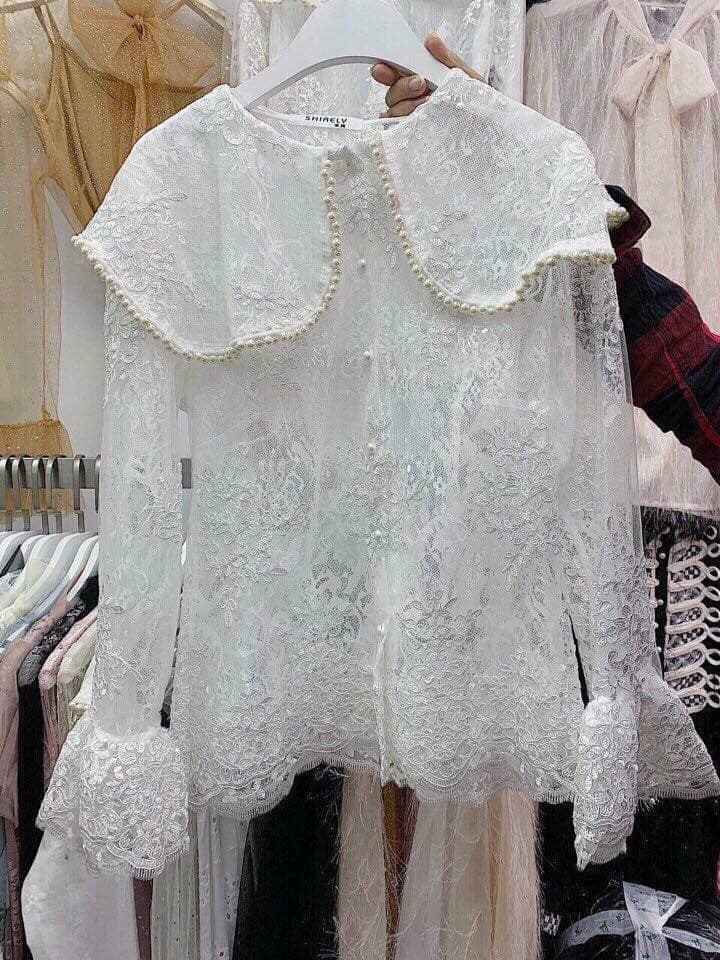 Chiếc áo shop chụp lên để quảng cáo...