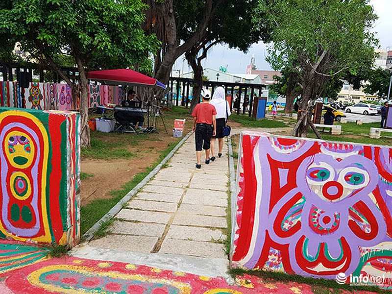 Làng Cầu Vồng ẩn mình giữa TP hoa lệ Đài Trung (Ảnh: HC)