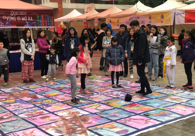 Người chơi thích thú tham gia vào các hoạt động bổ ích của The Hidden Book 2019.