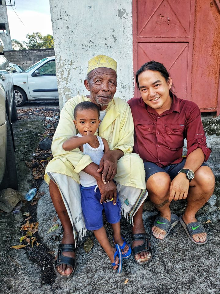 Chuyến đi đã giúp anh có thêm nhiều người bạn mới.