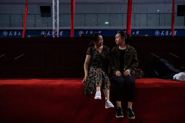 Bà Yang Luping rất tự hào về cô con gái giỏi giang, song cũng rất lo lắng về cuộc sống của con ở thành phố