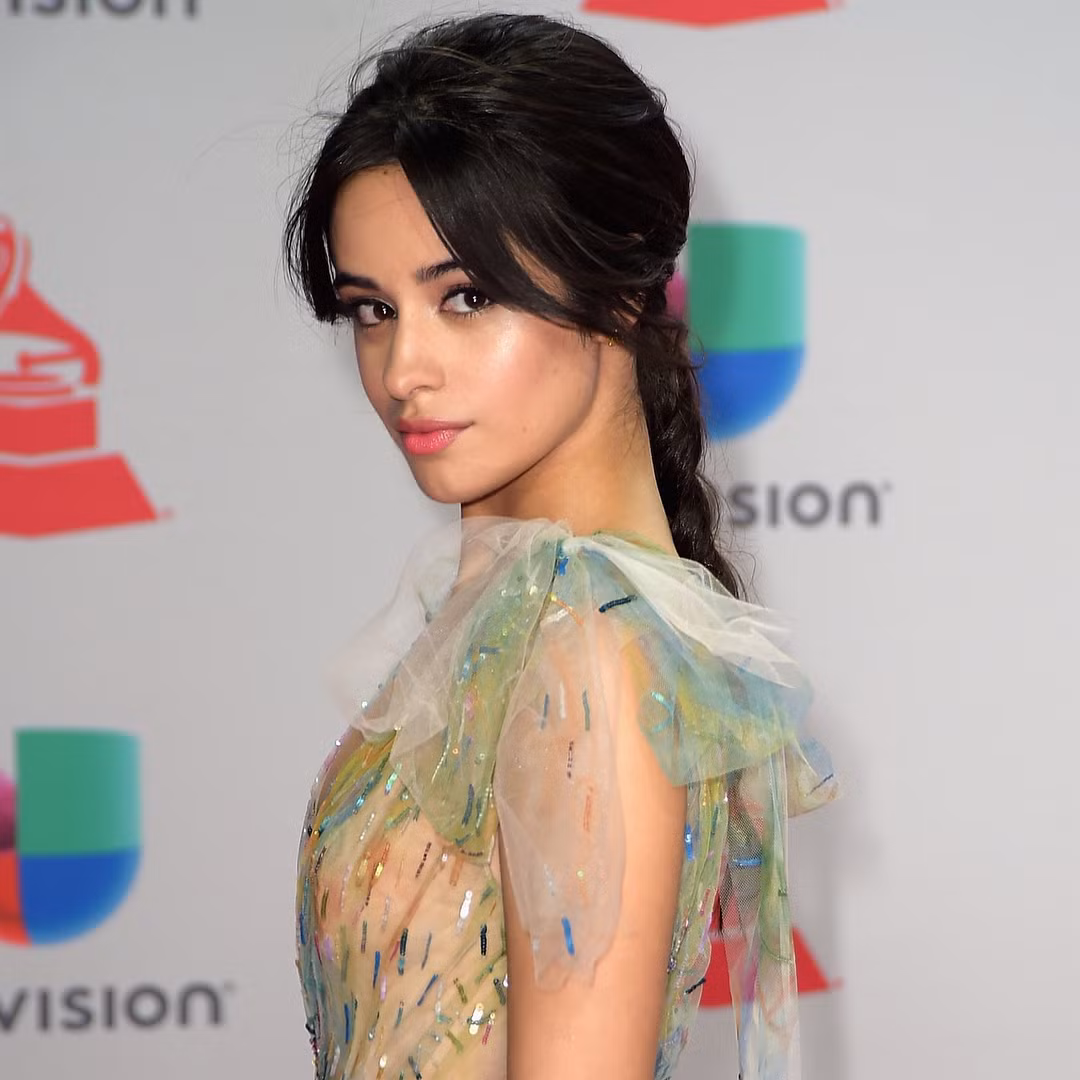 Album đầu tay của Camila chứa đựng những câu chuyện khó quên mà chắc chắn bạn rất mong chờ muốn nghe.