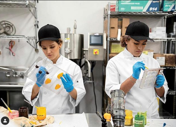 Tất cả là nhờ bàn tay thần kỳ của những người thợ làm bánh này đấy.