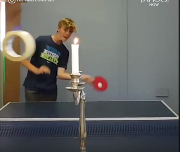 Cây nến đang cháy và một cuộn băng dính bay ngang qua... và rồi quả bóng bàn sẽ được Nick "điểu khiển" cho tắt ngọn nến đó.