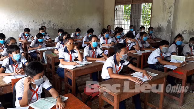Học sinh đeo khẩu trang phòng tránh dịch bệnh. Ảnh minh họa: Báo Bạc Liêu.