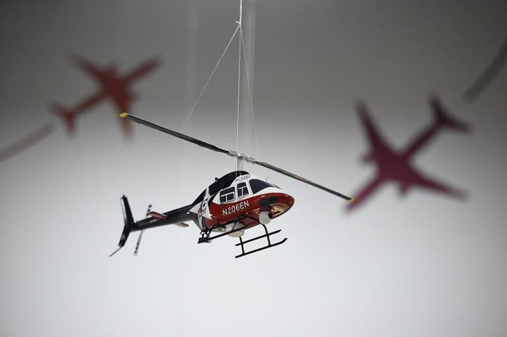 Mô hình trực thăng có số hiệu N206EN.