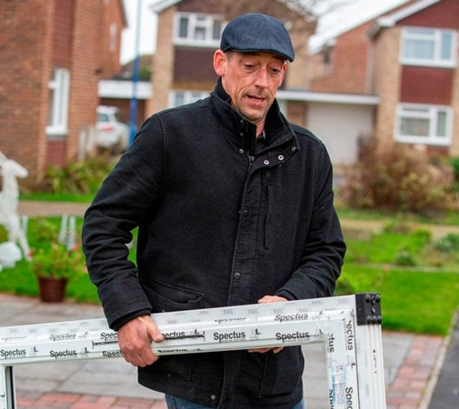 Bác Steve vẫn làm việc bình thường (nhưng không lấy tiền của khách hàng) sau khi trúng độc đắc. 