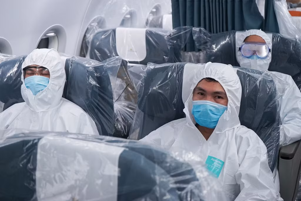 Nhiều tỉnh cách ly người bay cùng chuyến VN0054 và cả những ai có tiếp xúc gần với những người này. Ảnh minh hoạ: Văn Hảo.