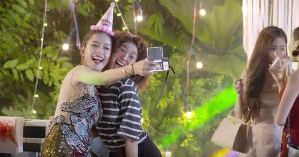 Dù gọi nhau thân mật thì khán giả vẫn chưa cảm nhận được sự bền chặt của tình bạn An Chi - Hạ Linh.