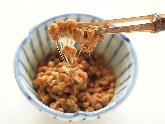 Natto là đậu nành lên men. Người dân thường ăn Natto vào bữa ăn sáng.