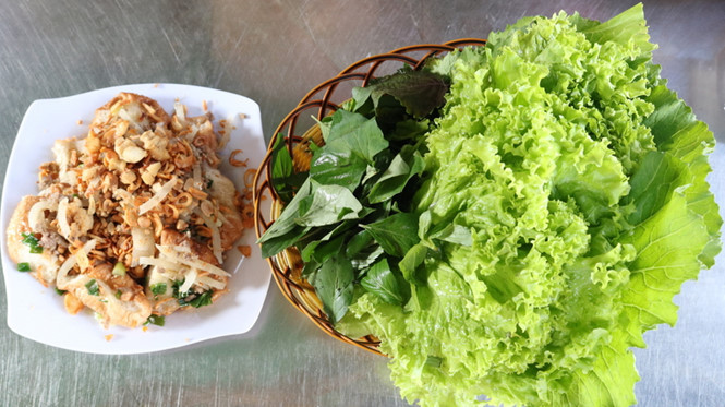 Một phần nhỏ một người ăn có giá 40.000 đồng, phần lớn là 60.000 đồng. Ảnh: LÊ HỒNG HẠNH.