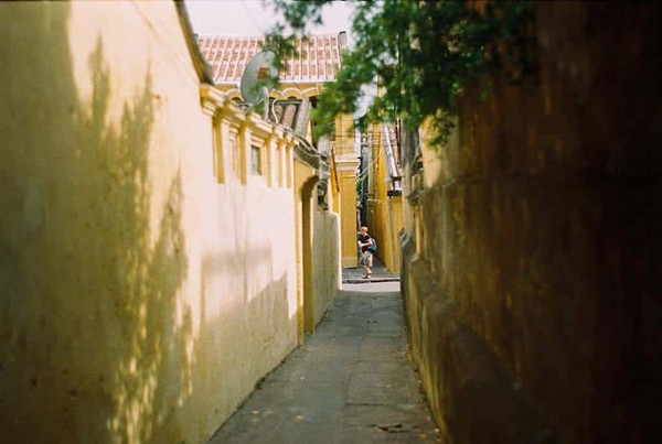 Những con hẻm nhỏ thẳng tắp, được thông ở 2 đầu.