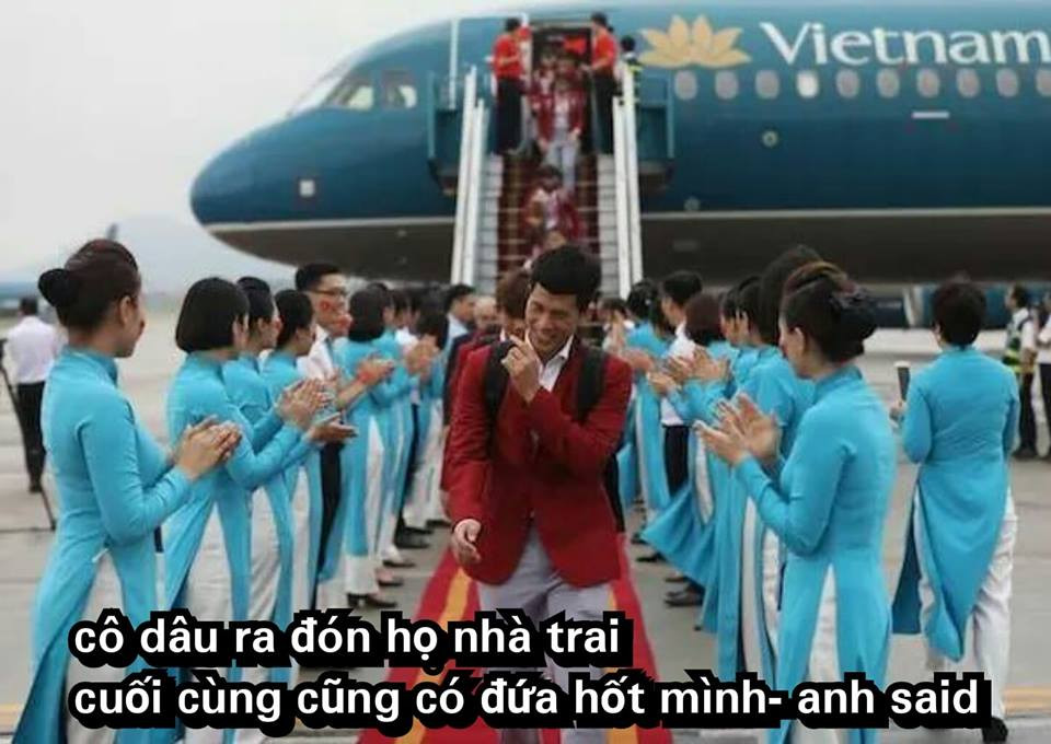 "Nhà trai qua bằng máy bay... nhà gái đáp trả đón tiếp bằng vòi rồng" - Facebook P.T.G.K bình luận.