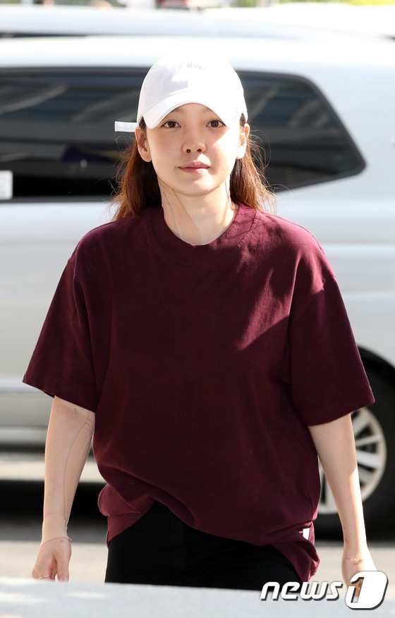 Cực chẳng đã, Goo Hara cùng Jong Bum đã phải nộp đơn tố cáo lên cảnh sát, và tham gia buổi thẩm vấn tại tòa án. Ngày 18/9, Goo Hara đã lần đầu xuất hiện trước đám đông với cơ thể chi chít vết thương.