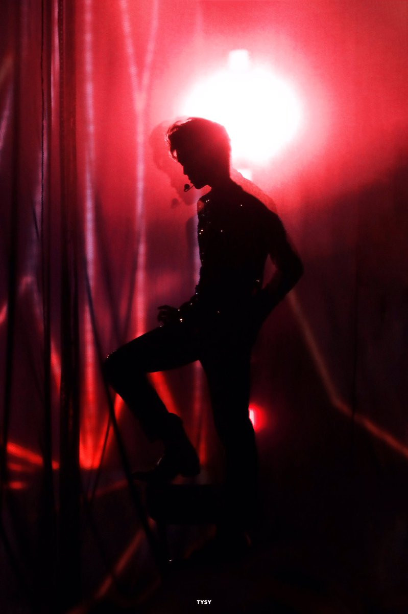 Vóc dáng chuẩn không cần chỉnh của Taeyong.