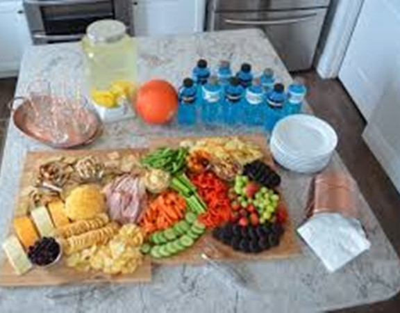 Mẹ tôi luôn chuẩn bị thức ăn đầy đủ cho “bữa tiệc bóng rổ”.