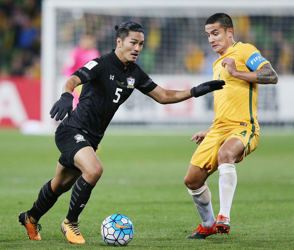 Trung vệ Adisorn Promrak là trụ cột chính yếu ở hàng thủ tuyển Thái Lan. Ảnh: AFP.