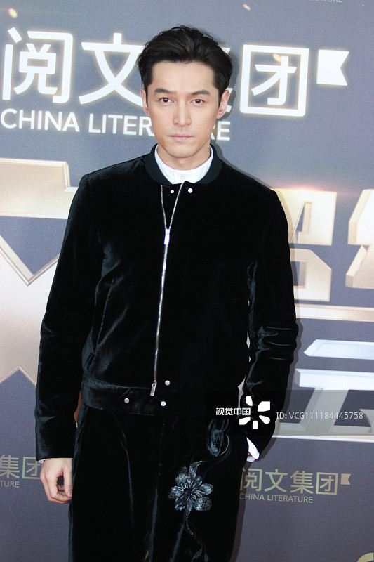 Hồ Ca chưa bao giờ hết sức hút.