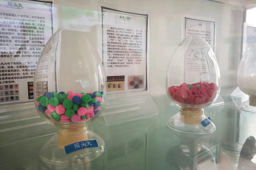 Những viên "thuốc thông minh" được nhiều thanh thiếu niên sử dụng gây nhiều tác dụng phụ như gặp ảo giác, hay lo lắng, cáu kỉnh, mất ngủ, rụng tóc và đặc biệt là gây nghiện.