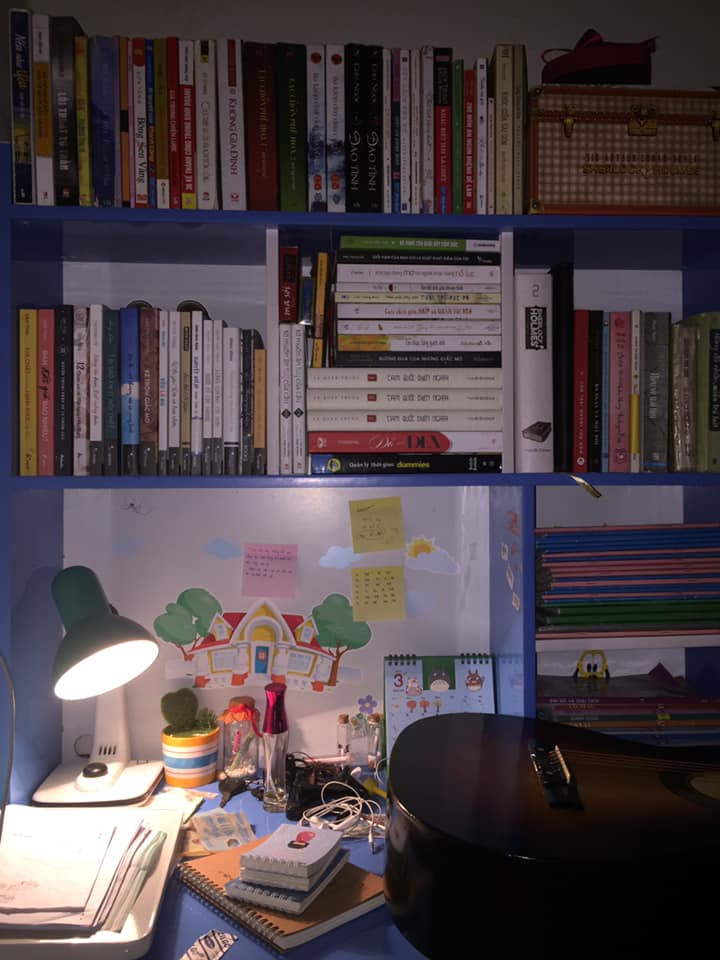 Nhìn những cuốn sách trên giá thật là thích mắt!