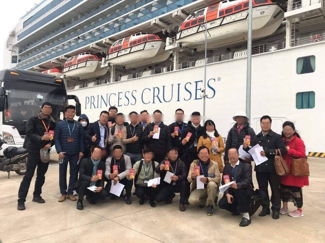 Đoàn HDV người Việt (tiếng Nhật Hà Nội) phụ trách dẫn khách trên du thuyền Diamond Princess tại Việt Nam.