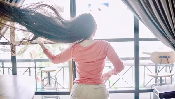 Cô gái Sài thành kiếm tiền nhờ mái tóc dài gần 2m ảnh 10 Cô gái Sài thành kiếm tiền nhờ mái tóc dài gần 2m ảnh 10