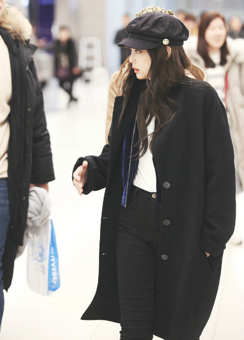 Dù mix đồ theo phong cách layering nhưng Jennie vẫn không hề toát lên vẻ 