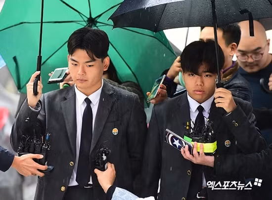 Lee Seok Cheol và Lee Seung Hyun - hai thành viên đứng ra kiện công ty quản lý.