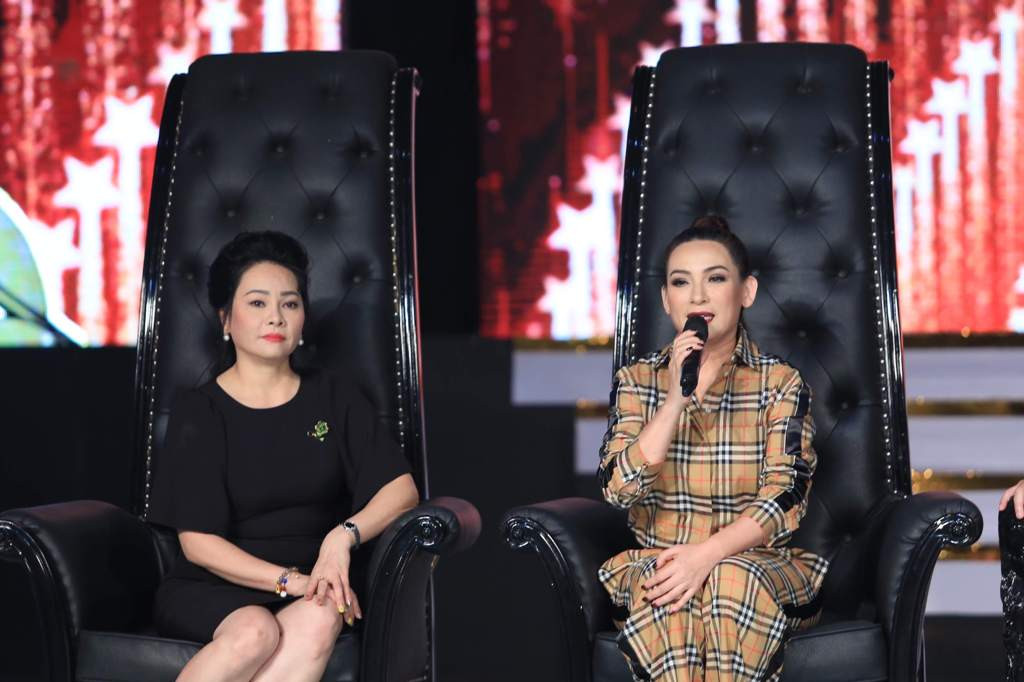 Phi Nhung cũng là giám khảo duy nhất tham gia đủ cả 5 mùa của Solo cùng Bolero. Chị cho biết, năm nay chị sẽ chấm khó hơn và tiêu chí của chị đó là ưu tiên cho những chất giọng lạ, đặc biệt.