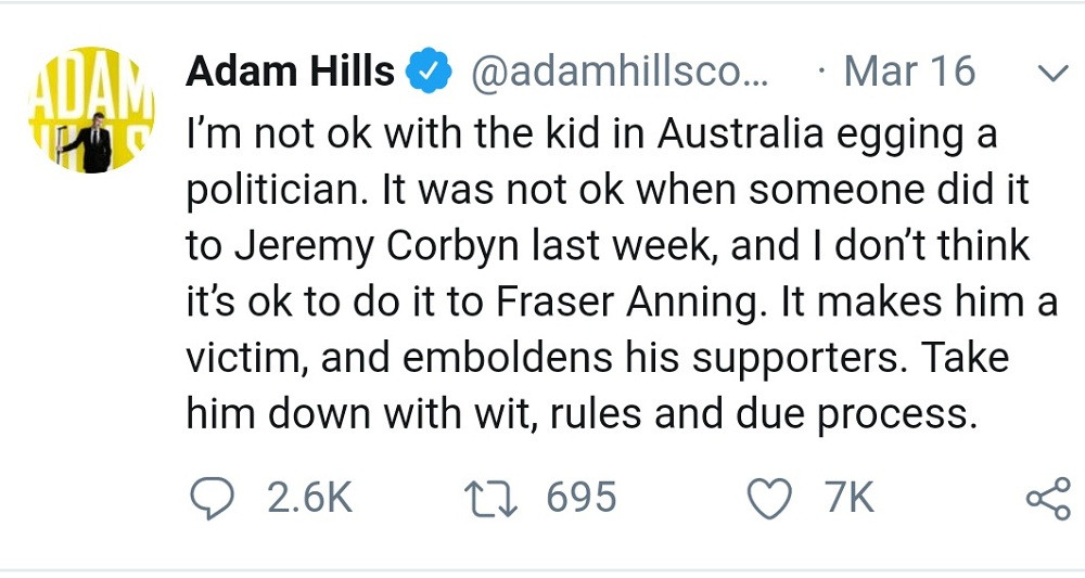 Dòng tweet của diễn viên hài Adam Hills.