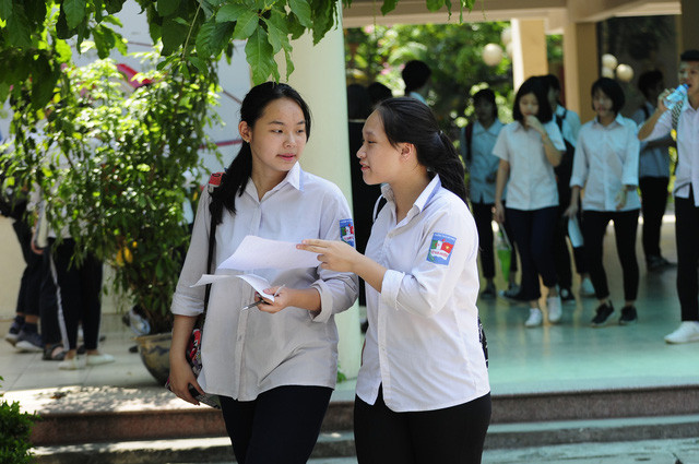 Sở GD&amp;ĐT Hà Nội sẽ chỉ công bố đề thi tham khảo các môn thi mới bổ sung gồm: Ngoại ngữ, Vật lý, Hóa học, Sinh học, Lịch sử, Địa lý, Giáo dục công dân. (Ảnh: Mỹ Hà)