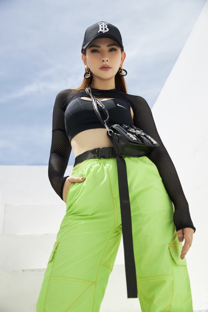 Ngay từ những đầu tham gia showbiz, Thu Thủy được đánh giá là một trong những sao Việt nhanh nhạy với xu hướng thời trang thế giới.