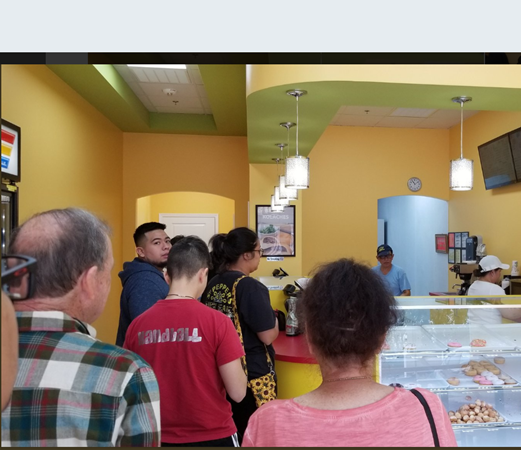 Khách hàng đến rất đông sau khi Billy đăng ảnh bố lên Twitter.