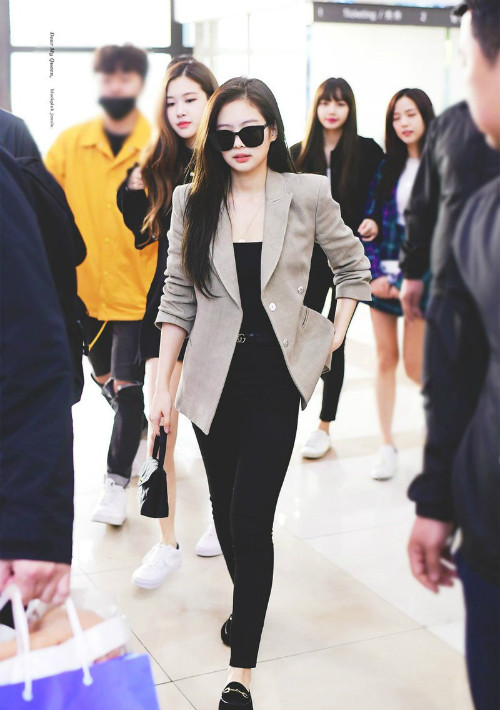 Từ trước đến nay, street style của Jennie luôn được fan ngưỡng mộ. Cô nàng luôn toát lên thần thái 